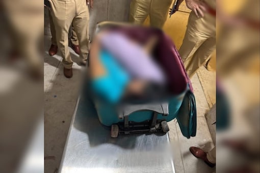 The suitcase was lying abandoned on CST Road at Shanti Nagar. (Photo: News18)