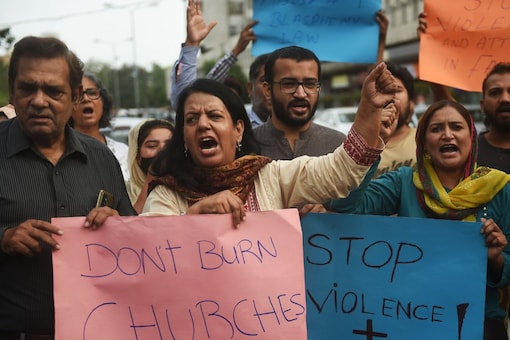 Civil society activists and members of the Christian community hold placards and shout slogans during a protest to condem the attacks to churches in eastern Pakistan. (AFP).
