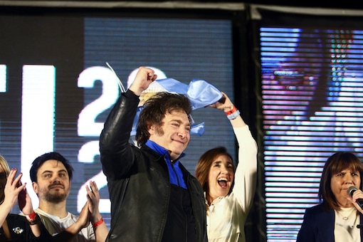 Argentine presidential candidate Javier Milei raises a fist during the closing event of his electoral campaign ahead of the Nov 19 runoff election, in Cordoba, Argentina, Nov 16. (Reuters)